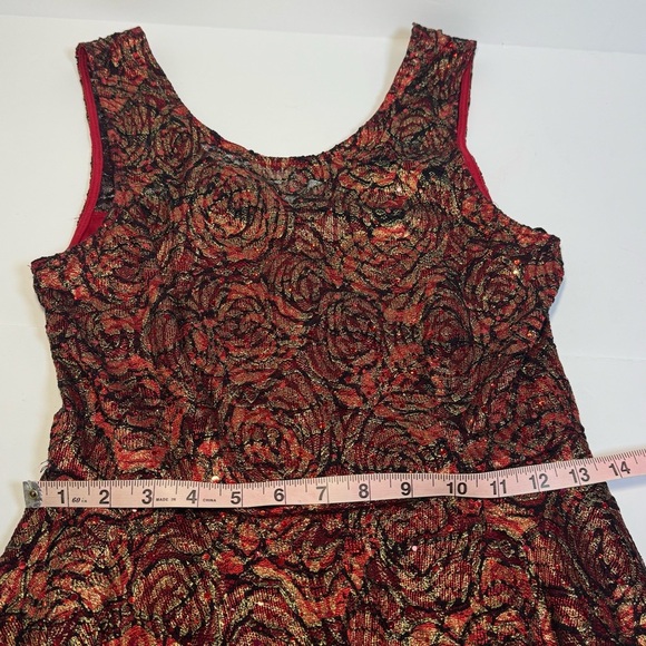 La Scala Elegant Red and Black Lace Dress - Picture 6 of 9